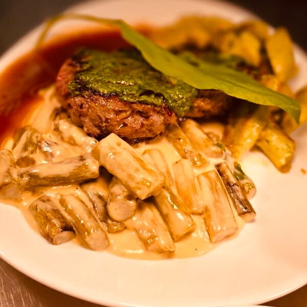 Steak auf Spargelbett